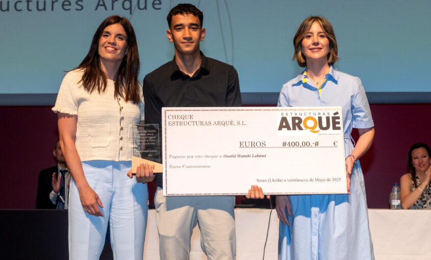 Estructuras-Arqué-entrega-premio-al-mejor-expediente-CFGS-de-Proyectos-de-Edificación